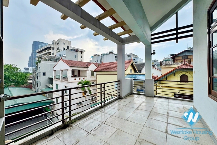 Green garden house for rent in Tay Ho, Ha Noi